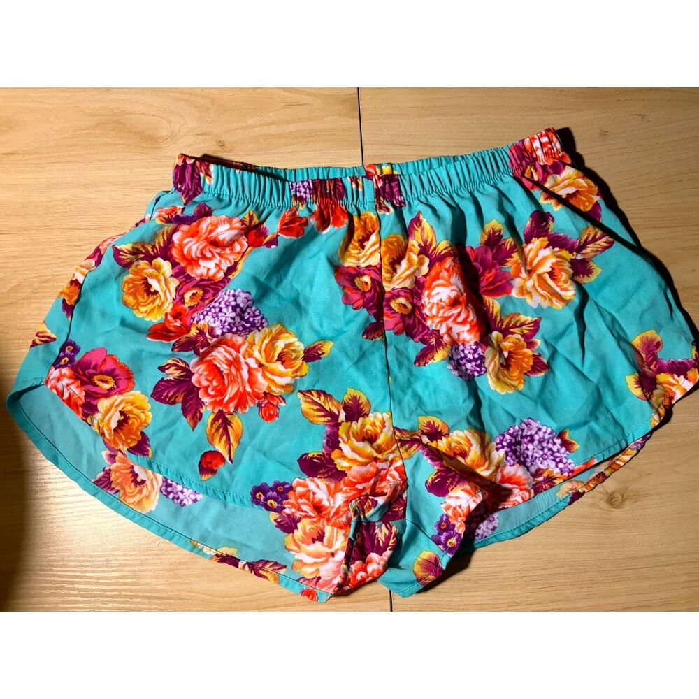 Flower pattern light shorts